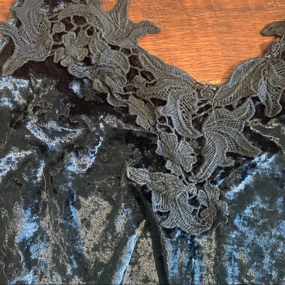 Green velour tank - Picture 2 of 2